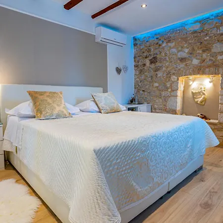 & Stars Free Parking Guest house
