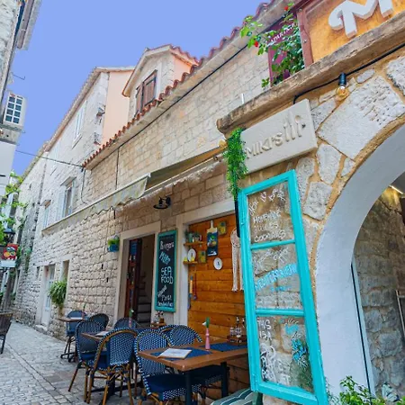 Guest house & Stars Free Parking Trogir