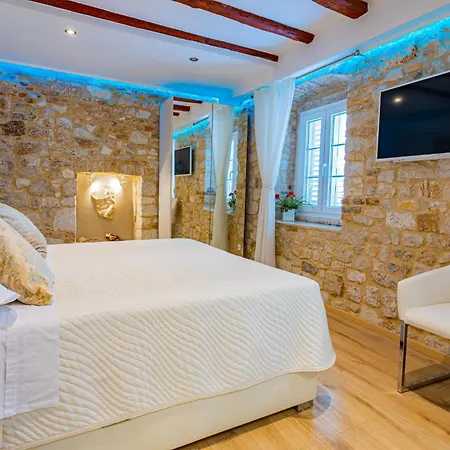 & Stars Free Parking Guest house