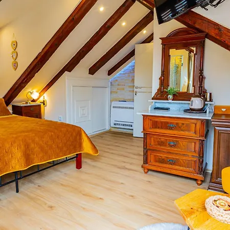 & Stars Free Parking Guest house Trogir