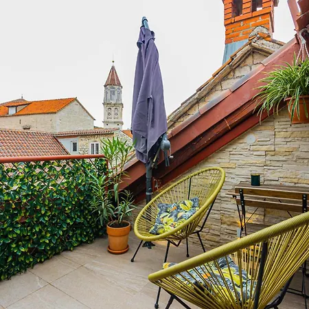 & Stars Free Parking Guest house
