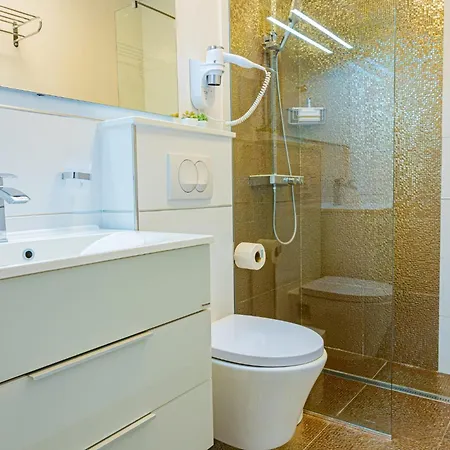 & Stars Free Parking Guest house