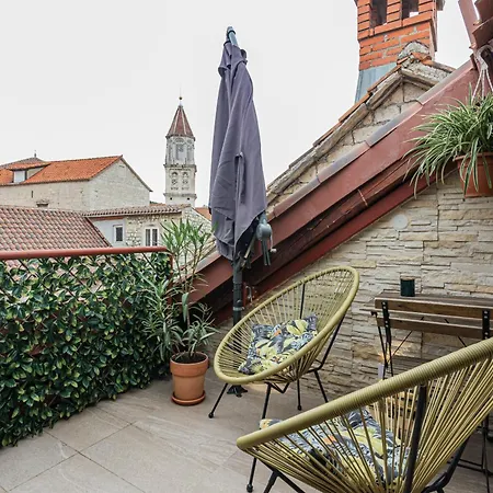 Old Town Stars With Free Parking