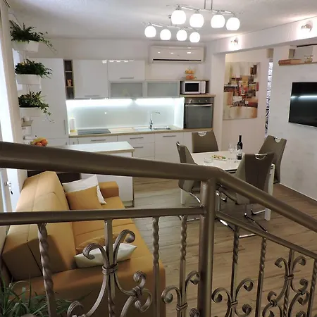 & Stars Free Parking Guest house Trogir