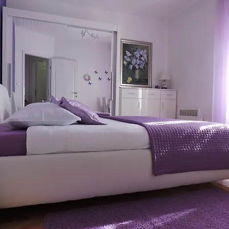 Guest house & Stars Free Parking Trogir