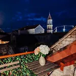 Old Town Stars With Free Parking Pensión 4*