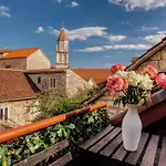 Old Town Stars With Free Parking 4* Trogir