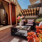 Old Town Stars With Free Parking 4*
