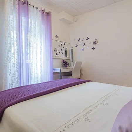 Old Town Stars With Free Parking 4*