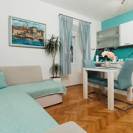 Old Town Stars With Free Parking 4*