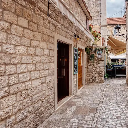Guest house Old Town Stars With Free Parking Trogir
