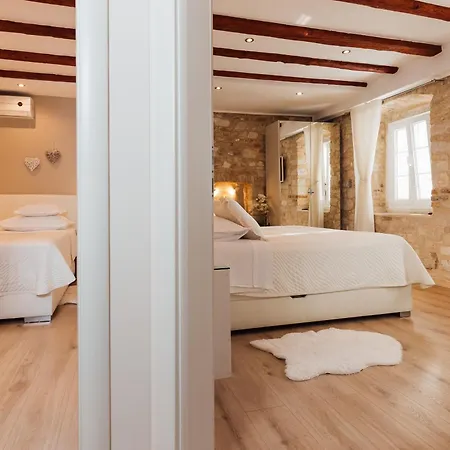 Old Town Stars With Free Parking Trogir
