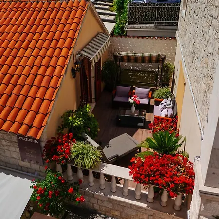 Old Town Stars With Free Parking Guest house