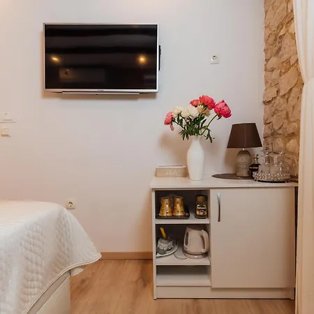 Old Town Stars With Free Parking Pensión Trogir