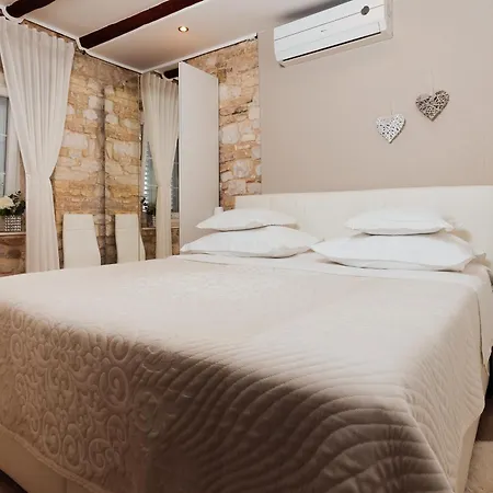Guest house Old Town Stars With Free Parking Trogir