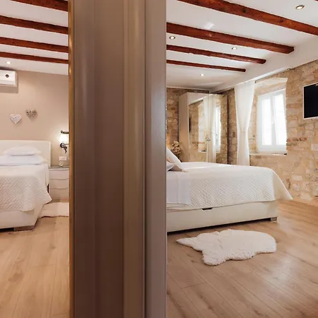 Old Town Stars With Free Parking Pensión Trogir