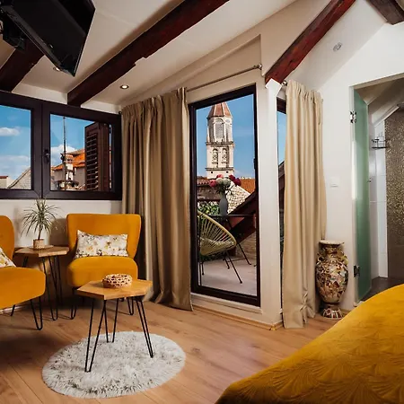 Old Town Stars With Free Parking 4*